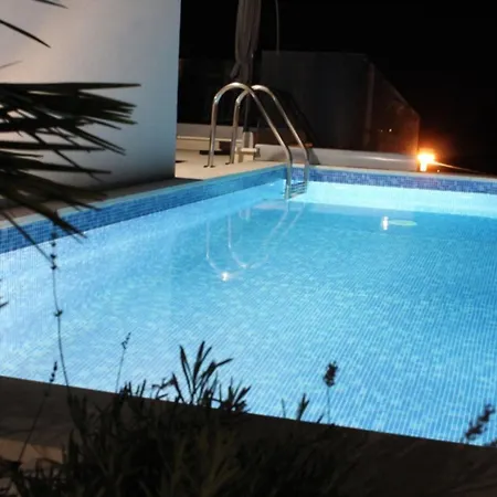 Lux Afrodita فيلة ماكارسكا
