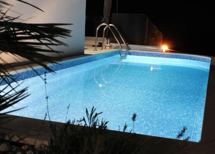 Lux Afrodita فيلة ماكارسكا
