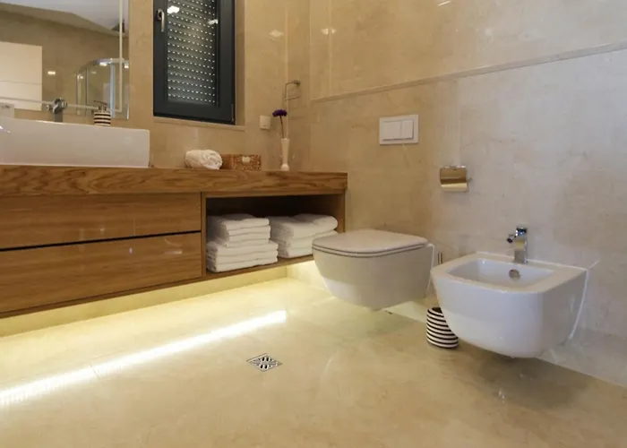 Lux Afrodita فيلة